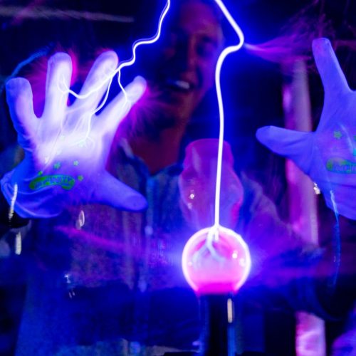 Contact us 7 infinity-attraction-gold-coast-mind-bending-mirror-maze-experience